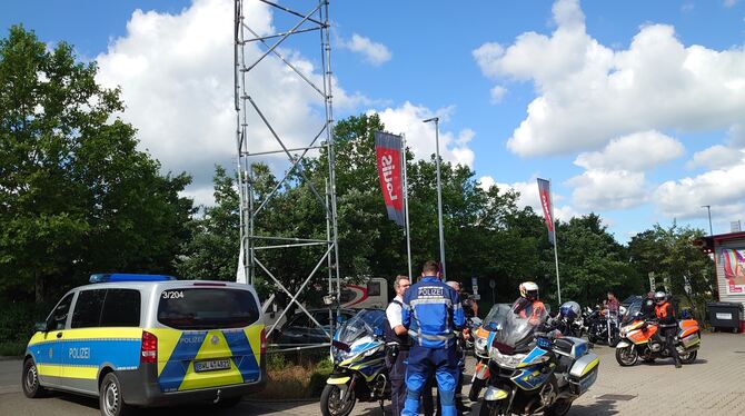 Polizei und Malteser begleiteten den Konvoi