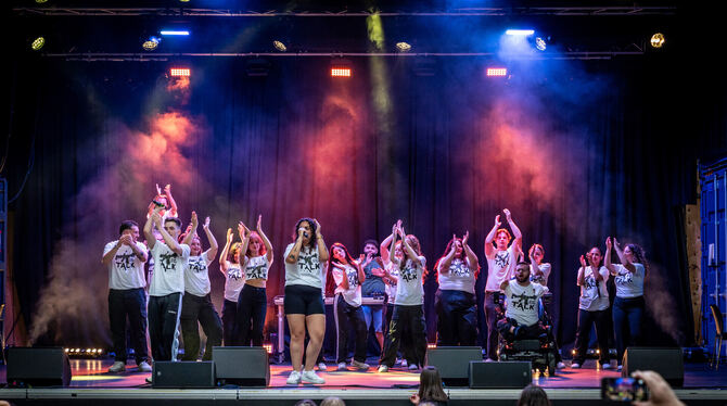 Die Talk Show präsentiert am Samstag Rapsongs und Hip-Hop-Tanzchoreografien im Echazhafen.