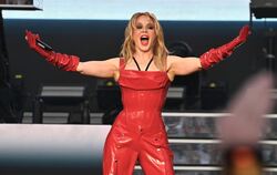 Seid umschlungen, Stuttgarter: Kylie Minogue auf dem Schlossplatz.