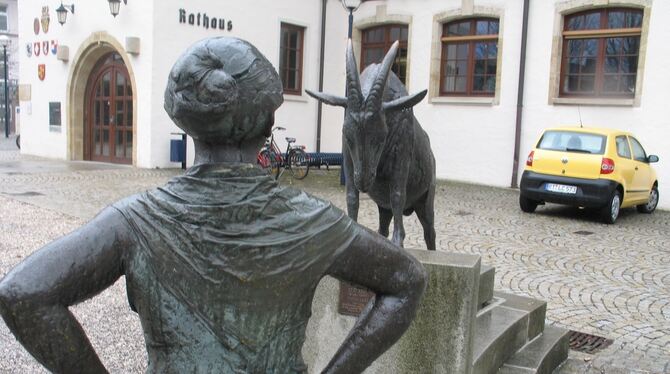 In der Finanzverwaltung der Gemeinde Dettingen bleibt die Vakanz zur Erleichterung von Bürgermeister Michael Hillert kurz.