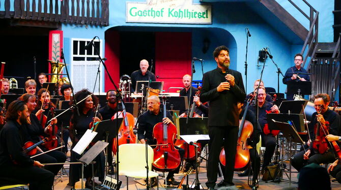 Dirigent Markus Huber und die Württembergische Philharmonie.