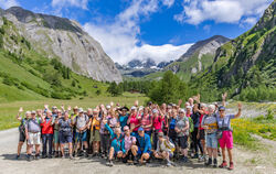 Hinter den GEA-Abonnenten gibt sich der Großglockner zunächst noch etwas bedeckt. Zur Freude aller zeigt er sich vor Einkehr und