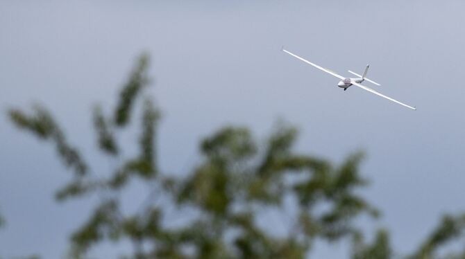 Segelflieger - Symbolbild Ein Segelflugzeug im Anflug. (Symbolbild)