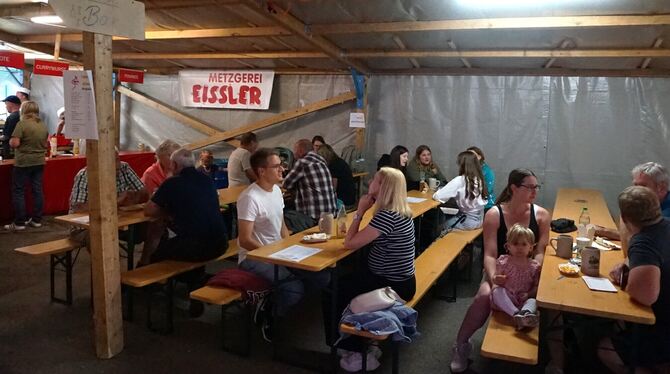 Entspannt und gesellig wurde beim Sommerfest der Feuerwehrabteilung Talheim gefeiert. Alle Generationen fanden dabei ihr Plätzch