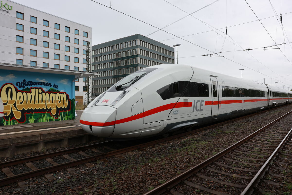Zugtaufe_ICE_Bahnhof-RT_online_diet_240725__01
