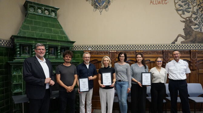 Alle Preisträger mit Landrat Dr. Ulrich Fiedler (links) und Polizeipräsidiumspräsident Udo Vogel.