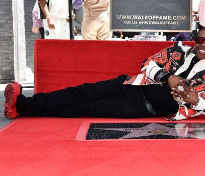 Busta Rhymes bekommt Stern auf dem Walk of Fame