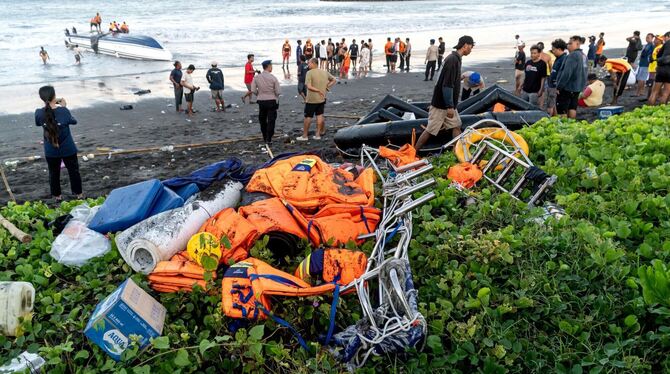 Touristen bei Bootsunglück vor Bali getötet Touristen bei Bootsunglück vor Bali getötet
