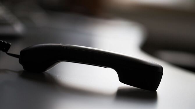 Häufig beginnt Betrug mit einem Anruf bei meist älteren Menschen. Häufig beginnt Betrug mit einem Anruf bei meist älteren Menschen.