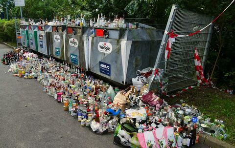 Der Container am E-Center Lukevic wurde zwei Wochen lang nicht entleert.