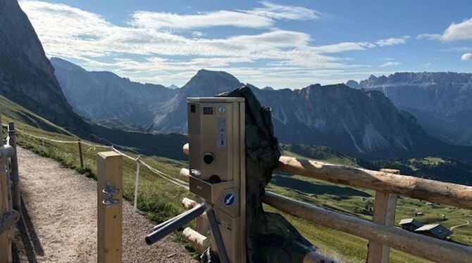 Protest in den Bergen Südtirols gegen den Massentourismus Protest in den Bergen Südtirols gegen den Massentourismus