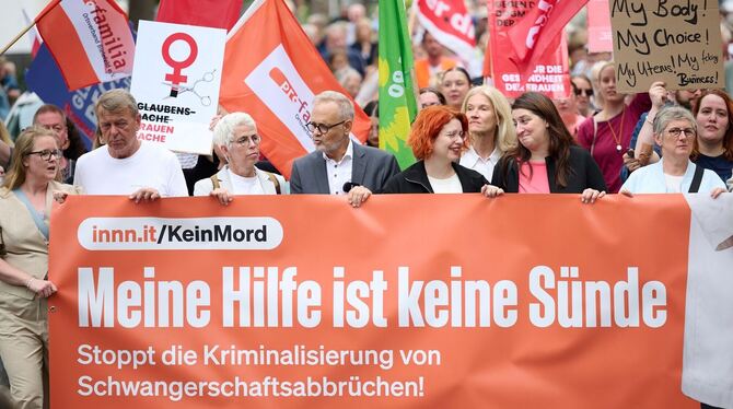 Klage gegen Verbot von Schwangerschaftsabbrüchen Klage gegen Verbot von Schwangerschaftsabbrüchen