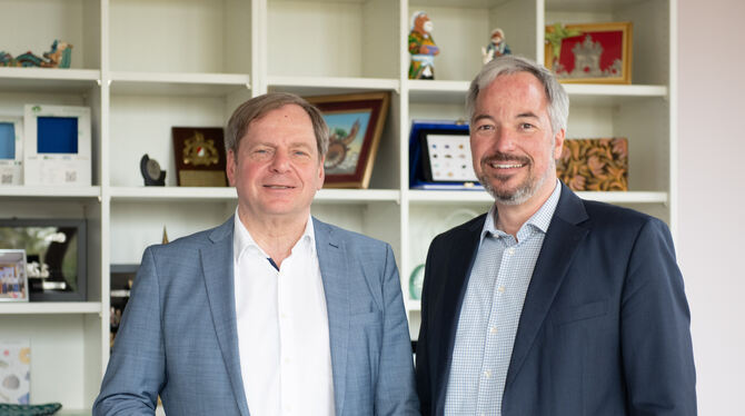 Hauptgeschäftsführer Wolfgang Epp (links) und Außenwirtschaftsexperte Martin Fahling von der Industrie- und Handelskammer Reutli Hauptgeschäftsführer Wolfgang Epp (links) und Außenwirtschaftsexperte Martin Fahling von der Industrie- und Handelskammer Reutli