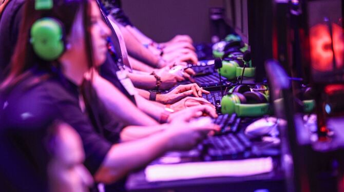 Computerspielerinnen bei der Gamescom Computerspielerinnen bei der Gamescom