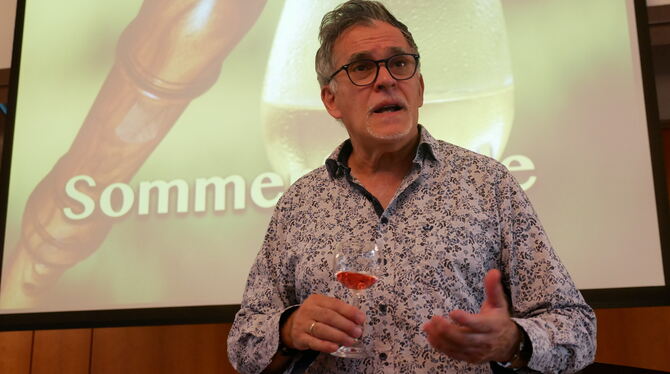 Dettingen Musik, Wein und BIld Evangelos Pattas präsentierte am vergangenen Wochenende erneut zusammen mit Matthias Beck und Hildegund Treiber Genüsse für alle