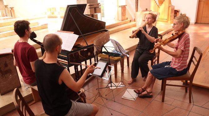 ensemble amaconsort probe peter und paul kirche storlach cd aufnahme foto akr Vor der Aufnahme wird noch geprobt: Die Musiker von Amaconsort in der Peter- und Paulskirche.