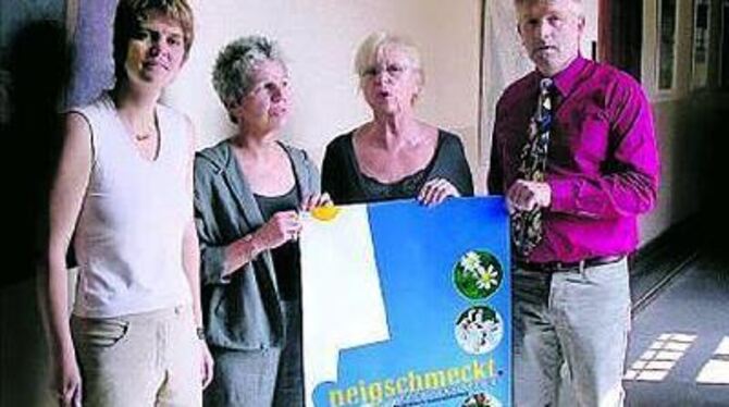 Das Marktteam der Interessengemeinschaft lebenswerte Oststadt (ILOS) von links: Regine Leicht (Plenum), Gabriele Janz, Karin Zäh und Florian Müller. GEA-FOTO: KNAUER Das Marktteam der Interessengemeinschaft lebenswerte Oststadt (ILOS) von links: Regine Leicht (Plenum), Gabriele Janz, Karin Zäh und Florian Müller. GEA-FOTO: KNAUER