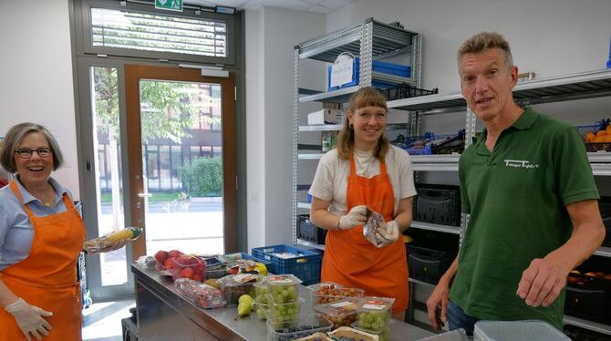 Die ehrenamtlichen Tafel-Mitarbeiterinnen und der Vereinsvorsitzende Detlef Kugele freuen sich über die stetige Hilfe aus Kilchb