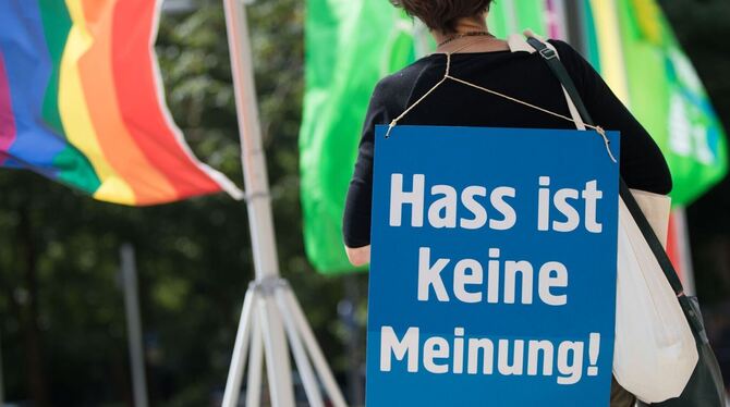 Protest gegen Hassnachrichten Protest gegen Hassnachrichten