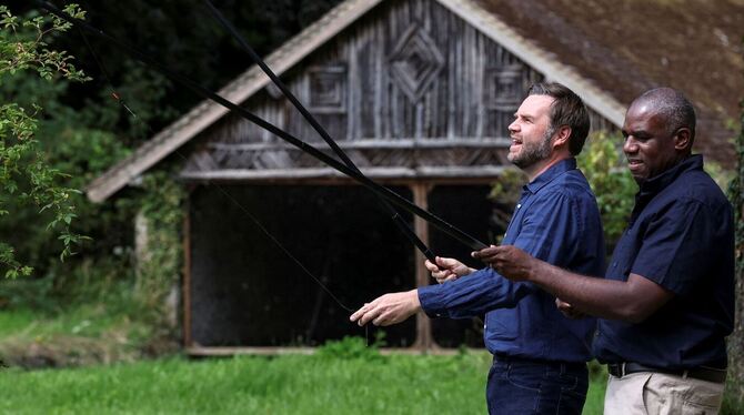 Vance zu Besuch in Großbritannien