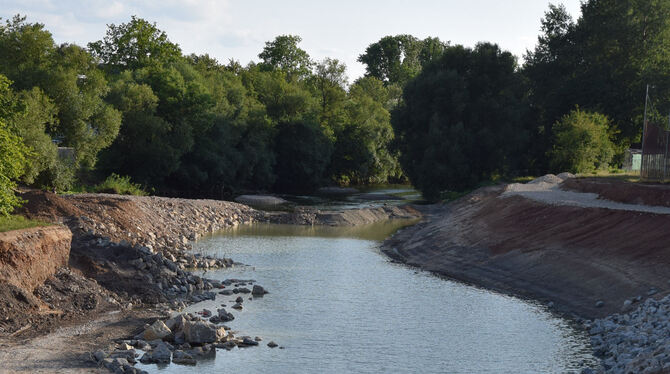Ein vielgestaltiges Flussbett hat der Neckar schon bekommen. Jetzt wird der Park geschaffen. FOTO: WALDERICH Ein vielgestaltiges Flussbett hat der Neckar schon bekommen. Jetzt wird der Park geschaffen. FOTO: WALDERICH