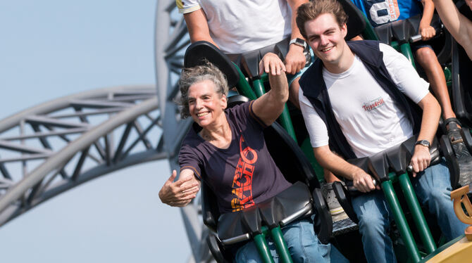 Usrula Dees Karacho Oma Ursula Dees und ihr Enkel Markus unterwegs auf der »Karacho«. Die Arme hat die Senioren bei all ihren Fahrten stets in der Luft