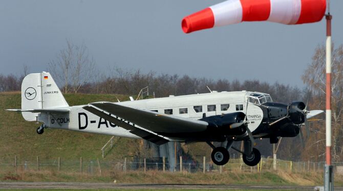 Lufthansa-Piloten trainieren auf der Ju 52 Lufthansa-Piloten trainieren auf der Ju 52