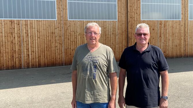 Die Vorsitzenden des OGV Gomaringen (von links) Willy Junger und Günter Letz organisieren maßgeblich den Streuobst-Wander-Genuss