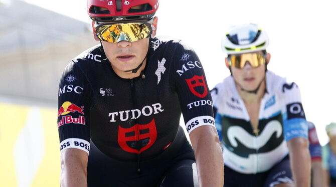 Aktion Der Dußlinger Marius Mayrhofer (vorn), hier bei der Tour de France am legendären Mont Ventoux, kehrt nach dreiwöchiger Renn-Paus