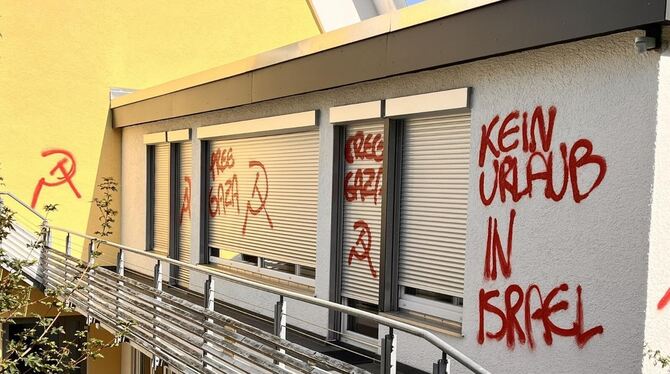 Christliches Zentrum, Farbschiwereien, Reutlingen, Betzingen Mehrere Fassaden des Christlichen Zentrums in der Carl-Zeiss-Straße in Betzingen sind beschmiert worden.