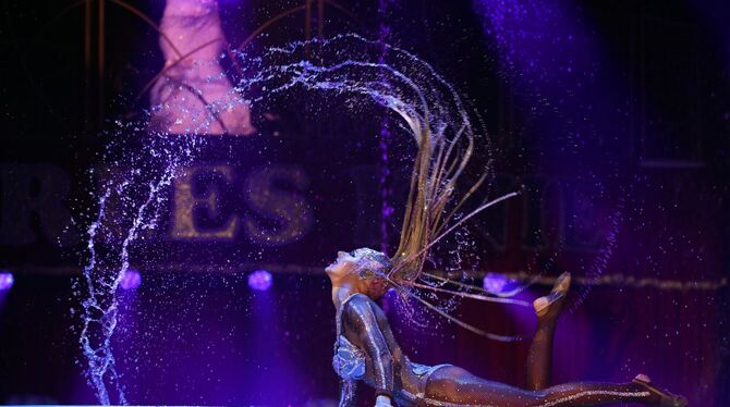 Wasser ist das tragende Element in der neuen Show des Zirkus Charles Knie. Von 23. bis 27. August gastiert er in Tübingen. FOTO: Wasser ist das tragende Element in der neuen Show des Zirkus Charles Knie. Von 23. bis 27. August gastiert er in Tübingen. FOTO: