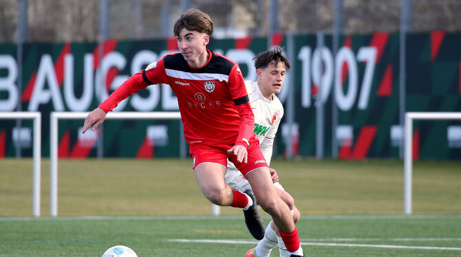 Bereits in der Vorsaison eine feste Größe beim SSV: Mika Stauss (links). FOTO: BAUR Bereits in der Vorsaison eine feste Größe beim SSV: Mika Stauss (links). FOTO: BAUR