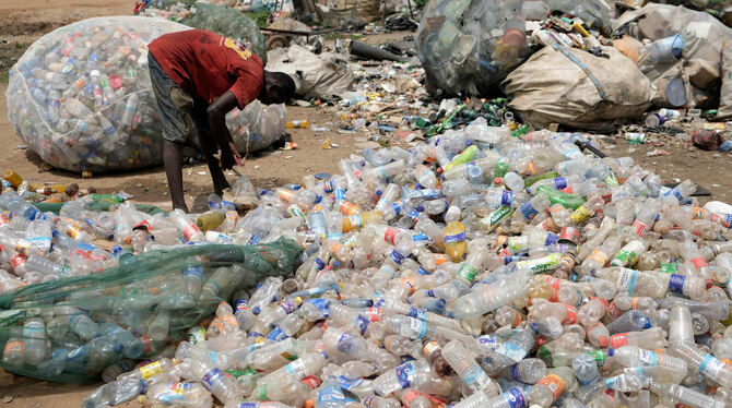 Plastikmüll verschmutzt den Planeten und vergiftet die Menschheit. Eine Lösung muss her.