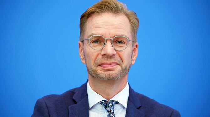 Steuerzahlerbund: Beamtenstatus auf den Prüfstand stellen Steuerzahlerbund: Beamtenstatus auf den Prüfstand stellen