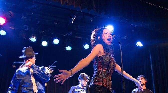 Szene Aktuell Die Tango-Sängerin Lili Gardes kommt am Montag in den Pappelgarten.