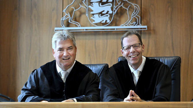 Amtsgericht Verhaftet mit dem Reutlinger Amtsgericht: Die Dienstjubilare Eberhard Hausch (links), Vorsitzender des Schöffengerichts, und Jug