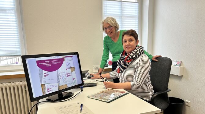 Dienststellenleiterin der Diakonischen Bezirksstelle Münsingen Ina Kinkelin-Naegelsbach (links) und Sterntaler-Beraterin Ildikó