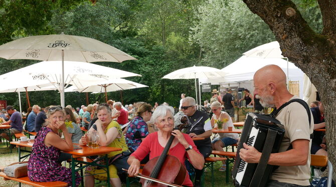 Französische Live-Musik, leckeres Essen und leckere Getränke, viel Ausgefallenes und viel Interessantes gab es am Samstag und So