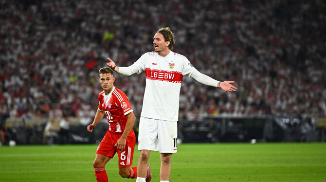 Nick Woltemade (rechts) wollte zum FC Bayern, muss jetzt aber endgültig beim VfB Stuttgart bleiben.