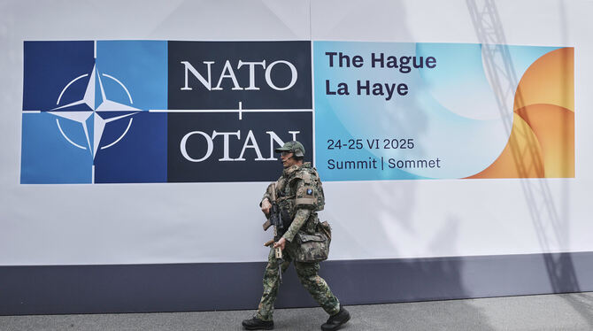 Die Ukraine wäre gerne in der Nato, für US-Präsident Trump ist es kein Thema.  FOTO: DPA