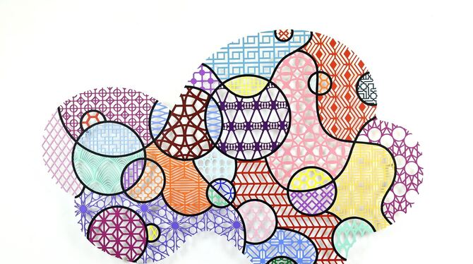 Poppig-bunte Wolke aus farbigem Aluminium: »Pattern Kinship Cloud« von Nevin Aladag.