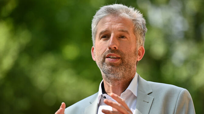 lsw, bwg, Updateme, Parteien, Demonstrationen, Leute Um Schaden von der Stadt abzuwenden, hat sich der Tübinger Oberbürgermeister Boris Palmer auf ein Podiumsdiskussion mit der AfD
