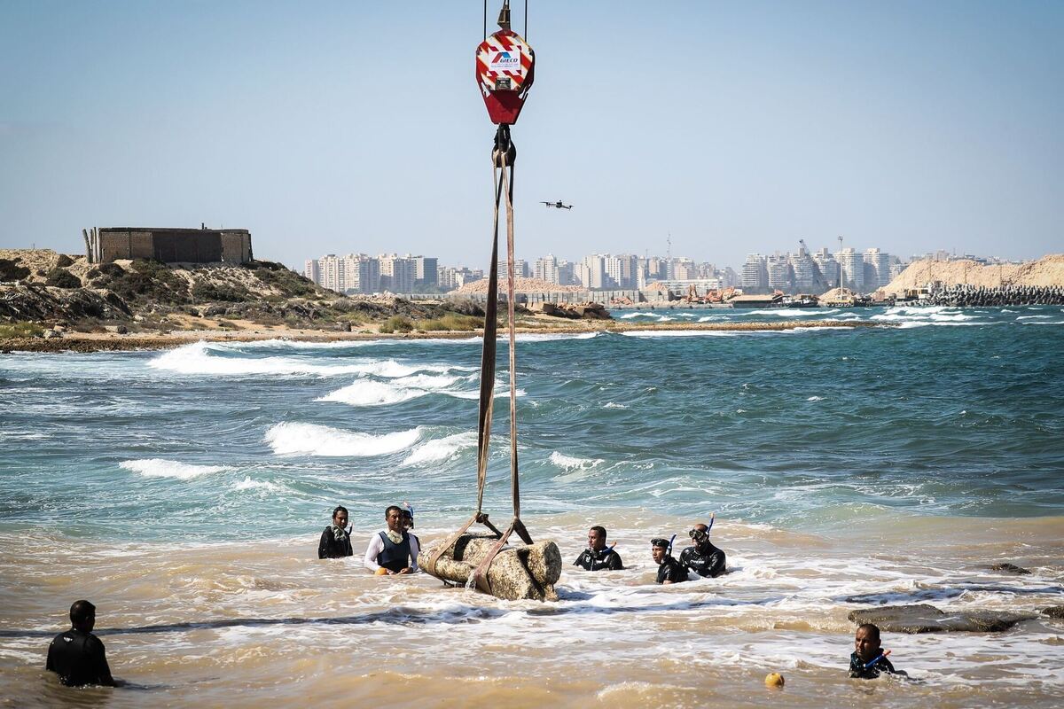 Antike Sphinx-Statuen und Marmorfiguren aus Abu Qir geborgen Antike Sphinx-Statuen und Marmorfiguren aus Abu Qir geborgen