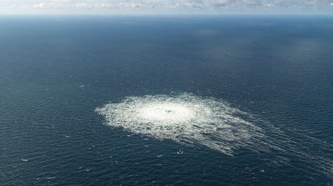 Sabotage, Justiz, Kriminalität, Bundesregierung Das Nord-Stream-2-Gasleck in der Nähe von Bornholm aus der Luft.