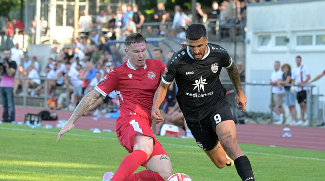 Gute Nachricht: Torjäger Konstantinos Markopoulos (rechts) kann nach seiner Sperre gegen den SV Oberachern wieder mitmischen.
