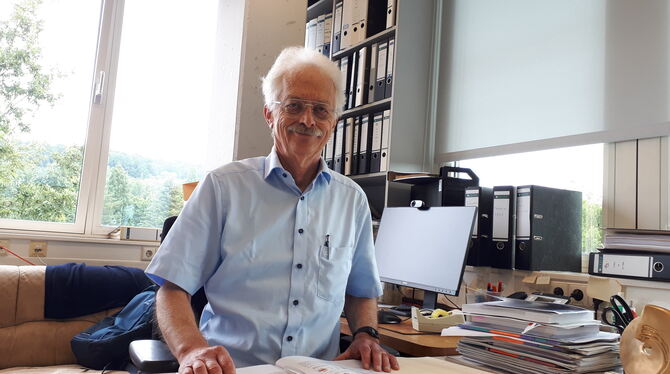 Rammensee Im Unruhestand: Seniorprofessor Hans-Georg Rammensee forscht weiter – an drei Tagen pro Woche in seinem alten Büro auf der Morge
