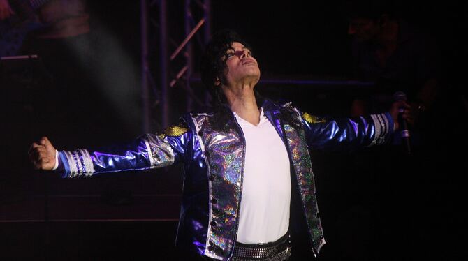 Mit Michael-Jackson-Signature-Move: Sänger und Tänzer Koffi Missah.