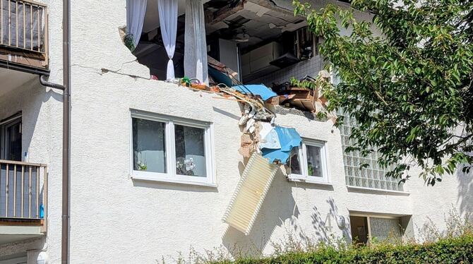 Schwerverletzter nach Explosion in Mehrfamilienhaus