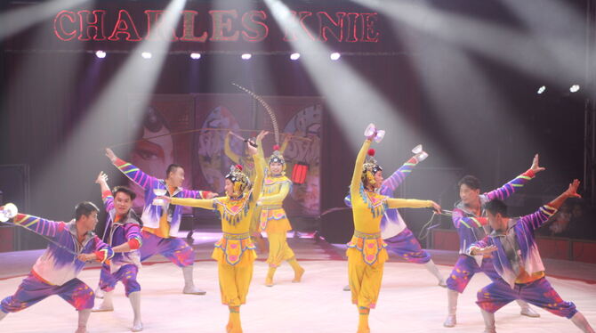 Zirkus Charles Knie Die Dezhou Acrobatic Troupe aus China verzauberte das Tübinger Publikum.