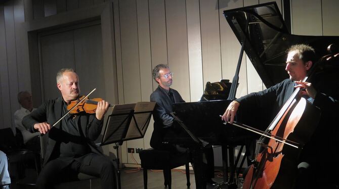 Thibault Vieux, Simon Zaoui, Aurelien Sabouret, Kammermusik, Vielklang-Festival 2025 Thibault Vieux (Violine), Simon Zaoui (Klavier) und Aurelien Sabouret (Violoncello) gestalteten den Festivalauftakt.